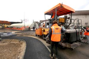 ASFALTIRANJE KROŽIŠČA ŽAJFNICA 04 FOTO LJUBO VUKELIČ